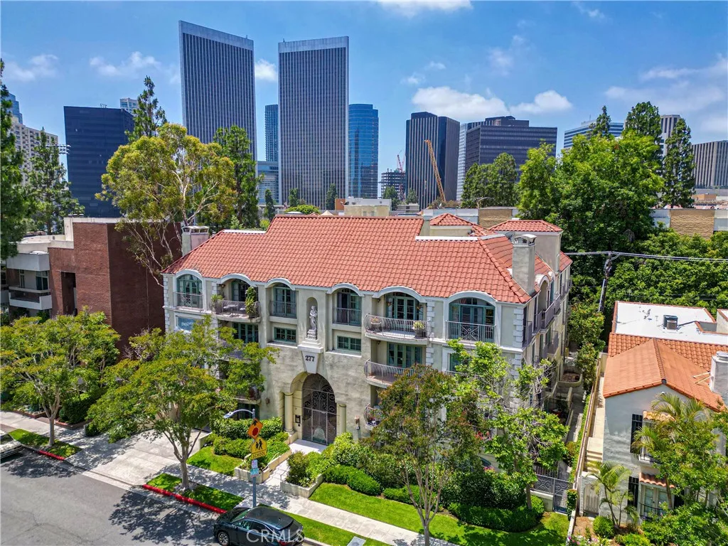 277 S Spalding Drive 201, Beverly Hills, California 90212, 2 Bedrooms Bedrooms, ,3 BathroomsBathrooms,Residential Lease,For Rent,Spalding,TR25197242