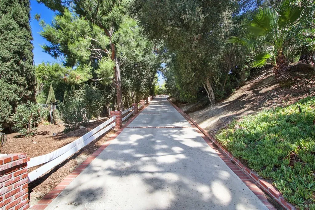 15857 Beaver Run Road, Canyon Country, California 91387 home-pic-1