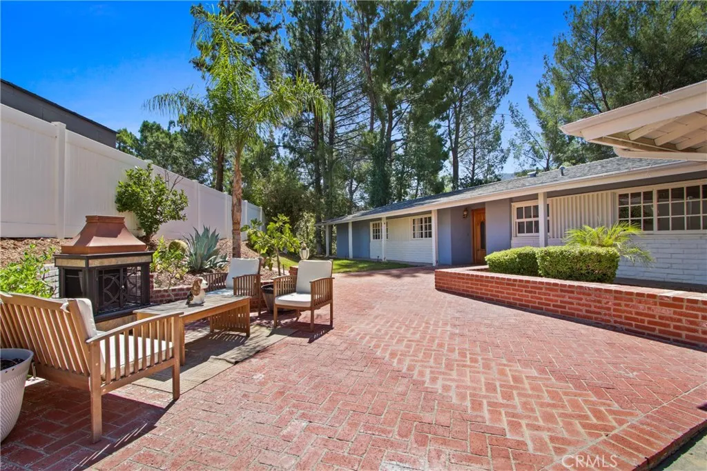 15857 Beaver Run Road, Canyon Country, California 91387 home-pic-2