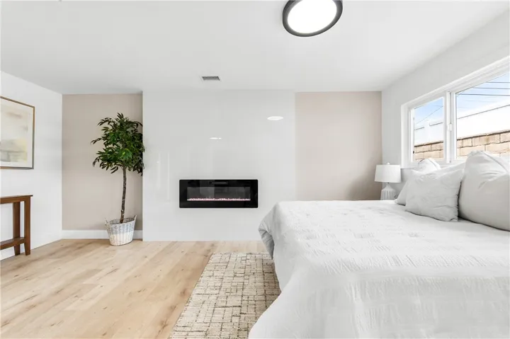 3719 N Greenbrier Road, Long Beach, California 90808