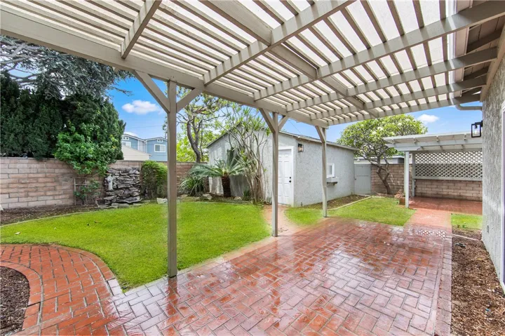 3719 N Greenbrier Road, Long Beach, California 90808