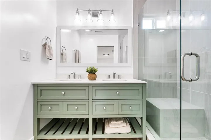 3719 N Greenbrier Road, Long Beach, California 90808