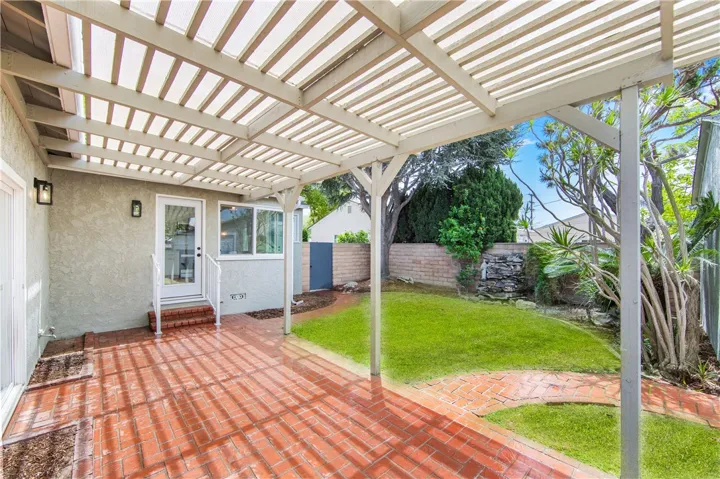 3719 N Greenbrier Road, Long Beach, California 90808
