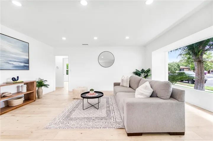 3719 N Greenbrier Road, Long Beach, California 90808