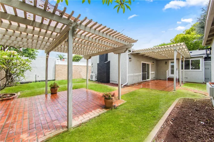 3719 N Greenbrier Road, Long Beach, California 90808
