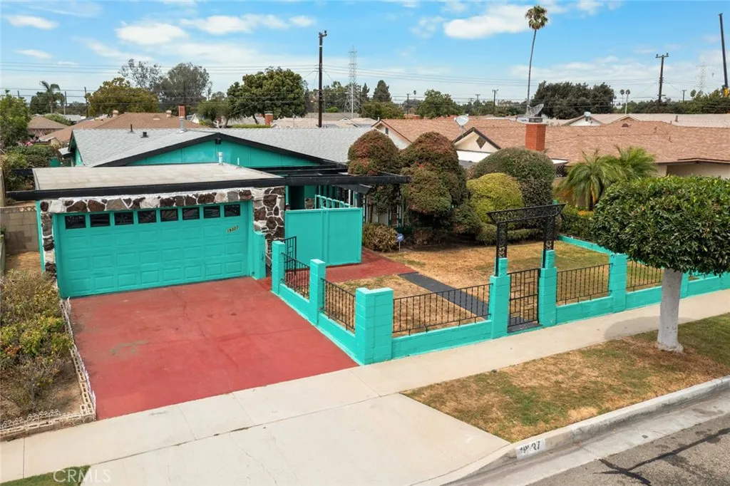 19327 Galway Ave, Carson, California 90746 home-pic-1