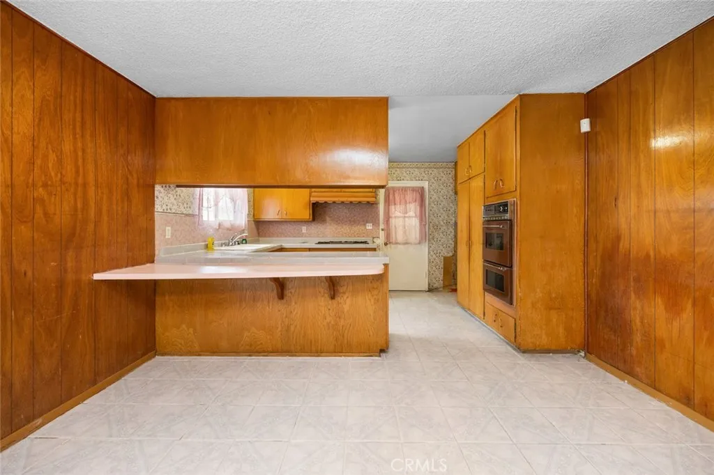 19327 Galway Ave, Carson, California 90746 home-pic-6