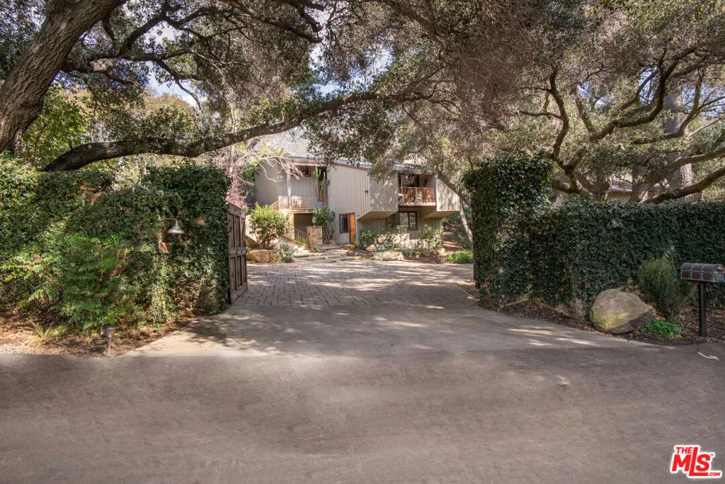 886 Camino Colibri, Calabasas, California 91302 home-pic-2