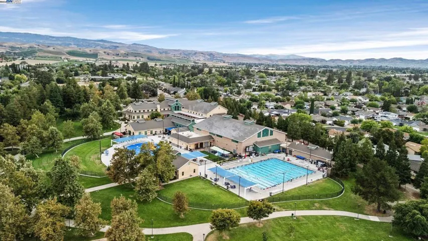 Short walk to the community center. Access for use of the amenities contact the Robert Livermore Community Center.