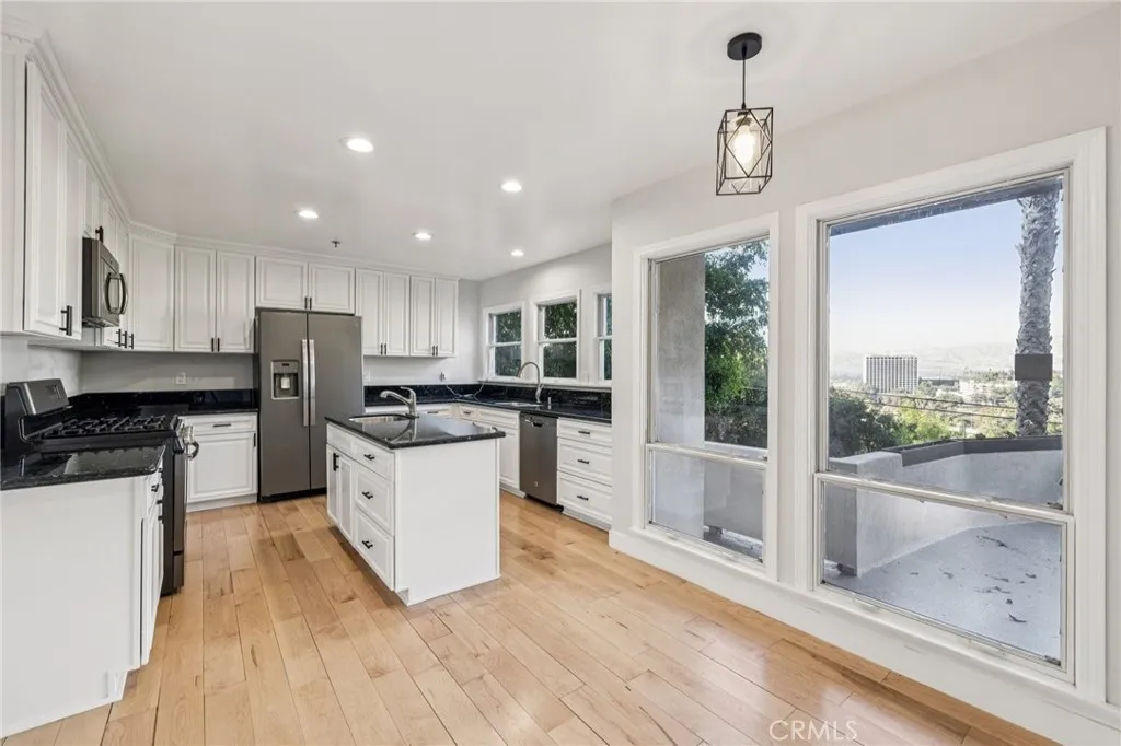 3600 Multiview Drive, Los Angeles, California 90068 home-pic-15