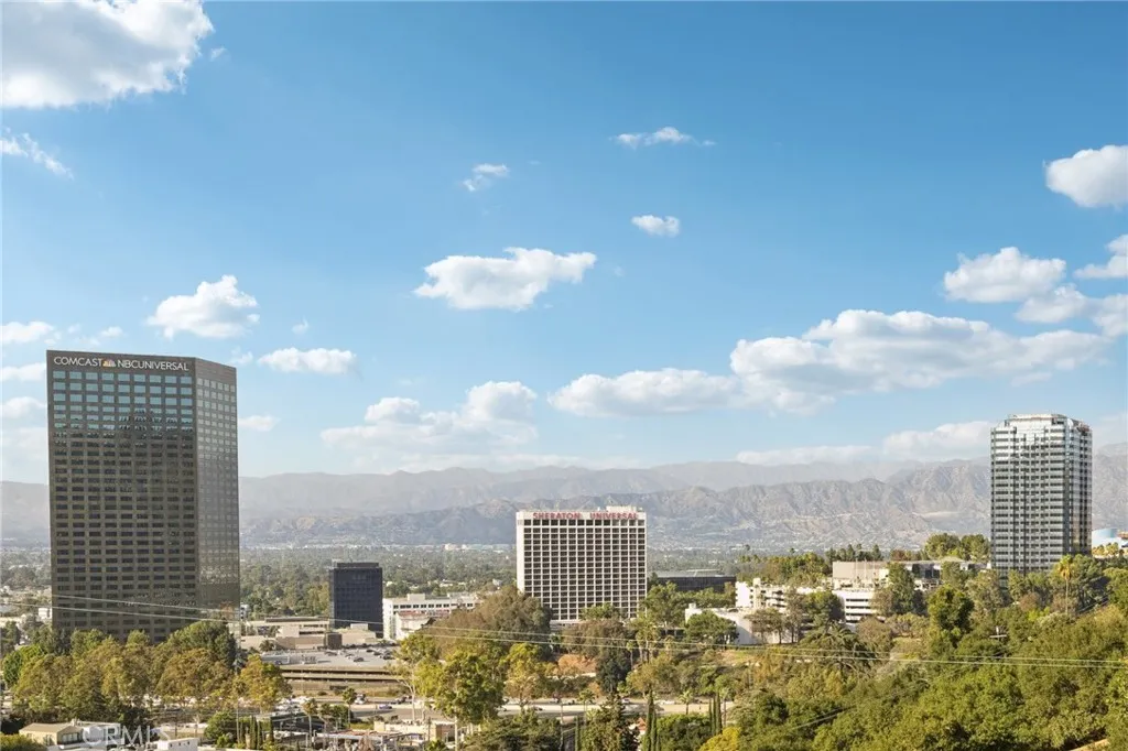 3600 Multiview Drive, Los Angeles, California 90068 home-pic-60
