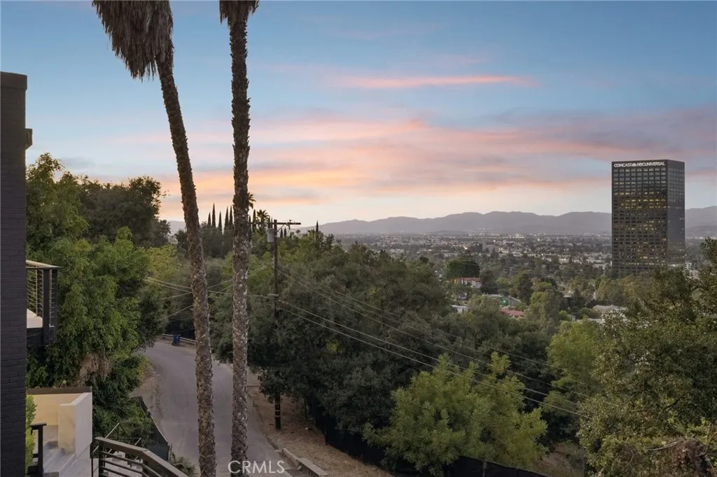 3600 Multiview Drive, Los Angeles, California 90068 home-pic-2