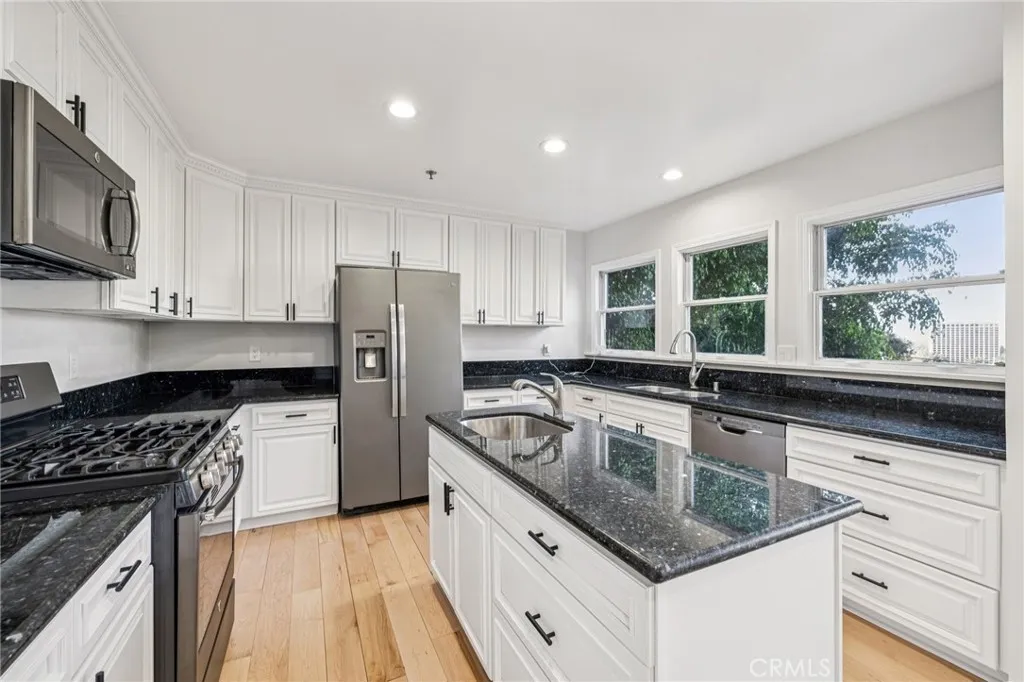 3600 Multiview Drive, Los Angeles, California 90068 home-pic-22