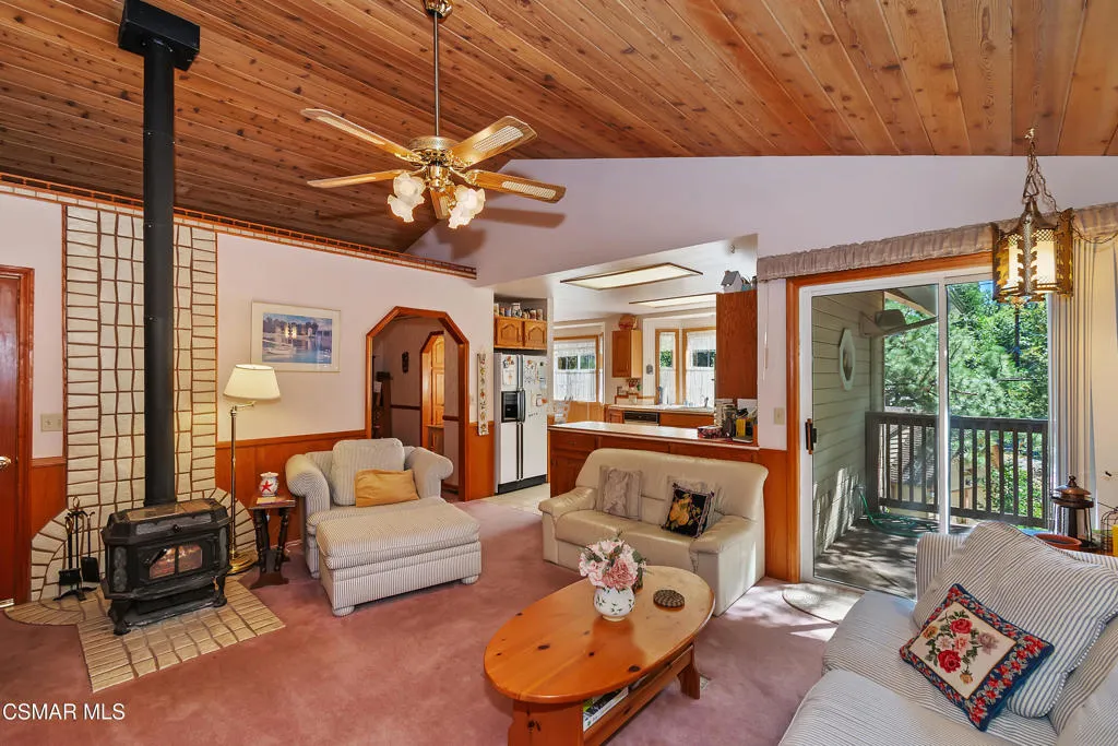 27618 W Shore Road, Lake Arrowhead, California 92352 home-pic-10