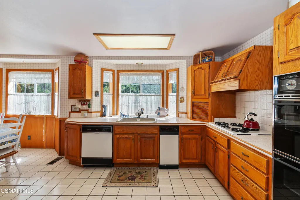 27618 W Shore Road, Lake Arrowhead, California 92352 home-pic-16