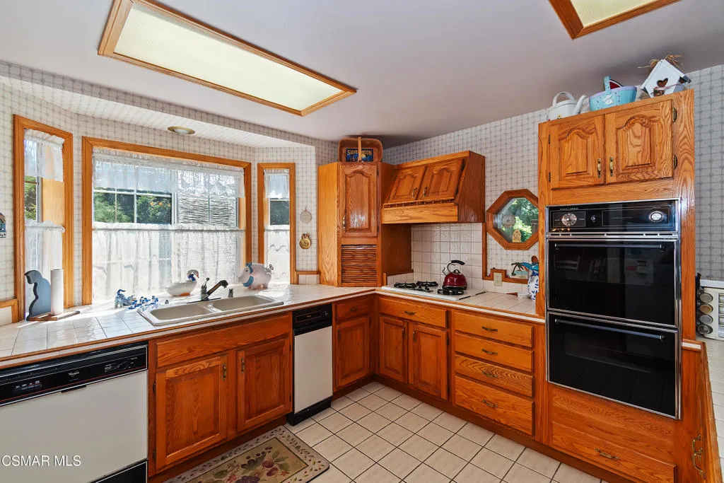 27618 W Shore Road, Lake Arrowhead, California 92352 home-pic-17