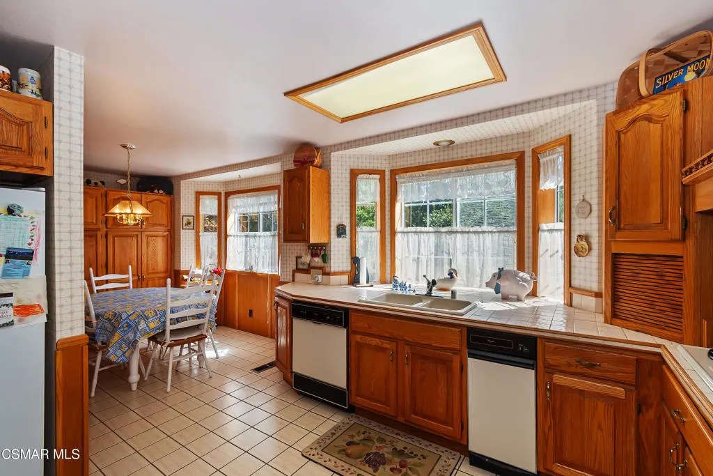 27618 W Shore Road, Lake Arrowhead, California 92352 home-pic-18