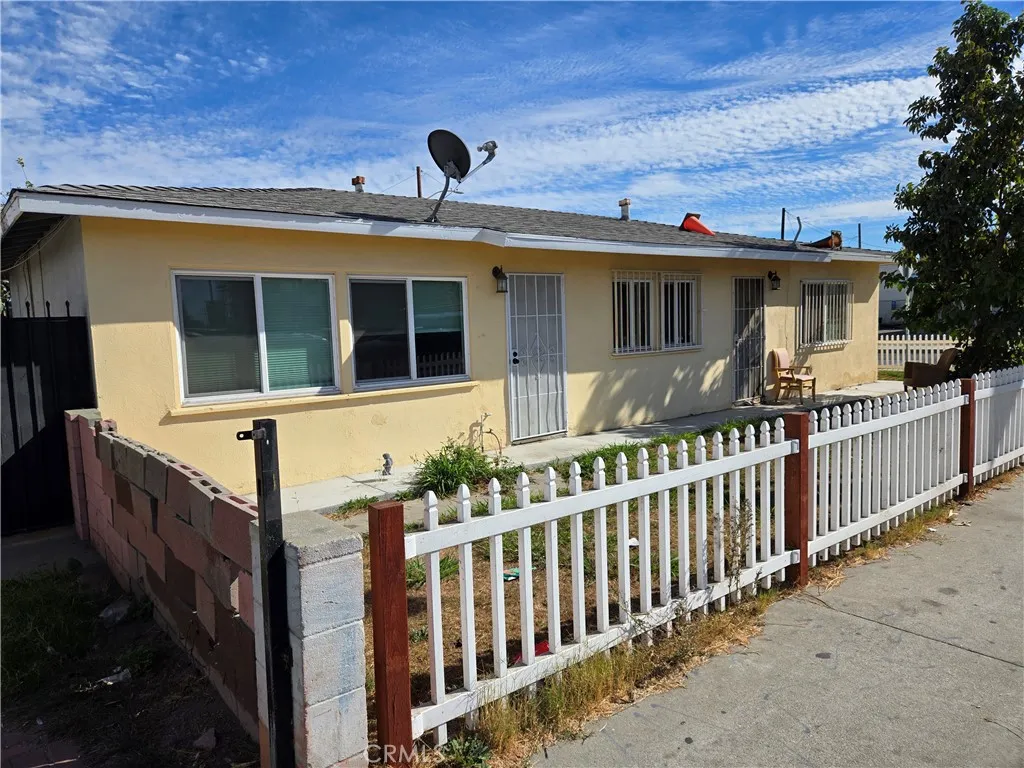 16644 Pioneer Boulevard, Artesia, California 90701, ,Residential Income,For Sale,Pioneer,SB25195007