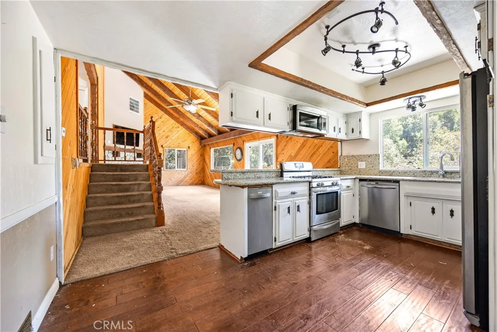 710 Arbula Drive, Crestline, California 92325 home-pic-9