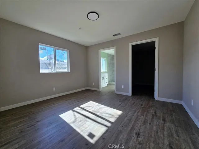 Primary bedrom with walk in closet and en-suite bathroom