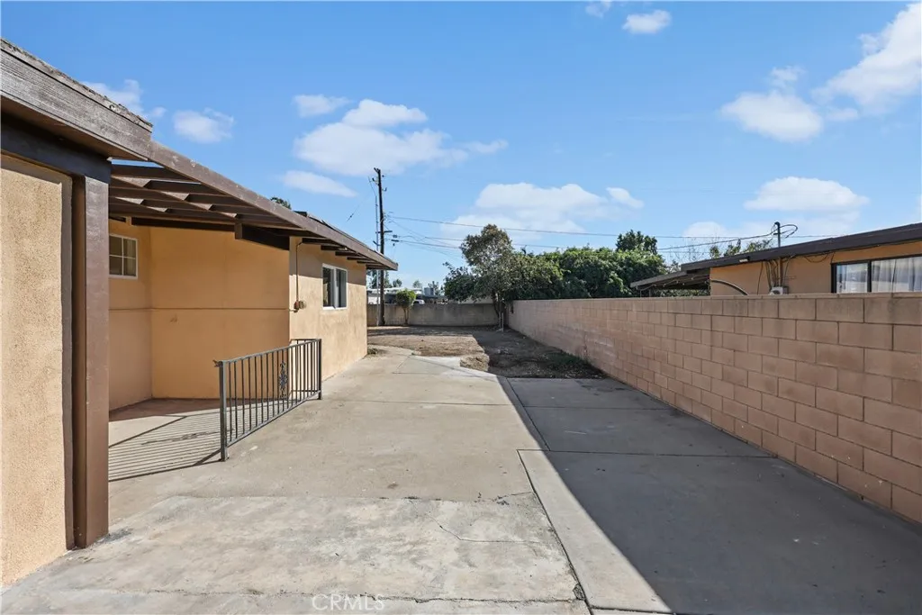 1105 W Berkeley Court, Ontario, California 91762 home-pic-31