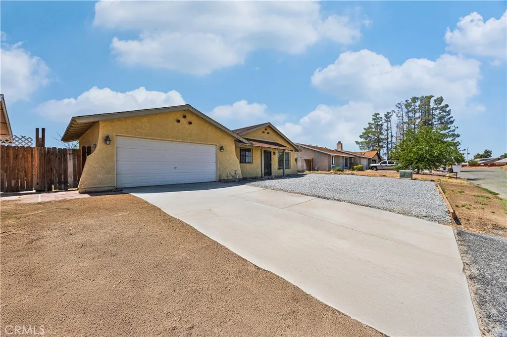 10416 Stage Coach Drive, Adelanto, California 92301 home-pic-1