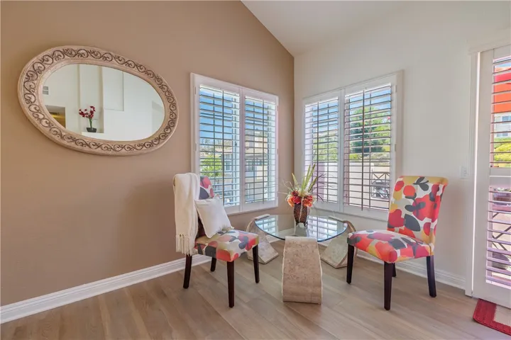 Love this sitting area at these perfect windows!
