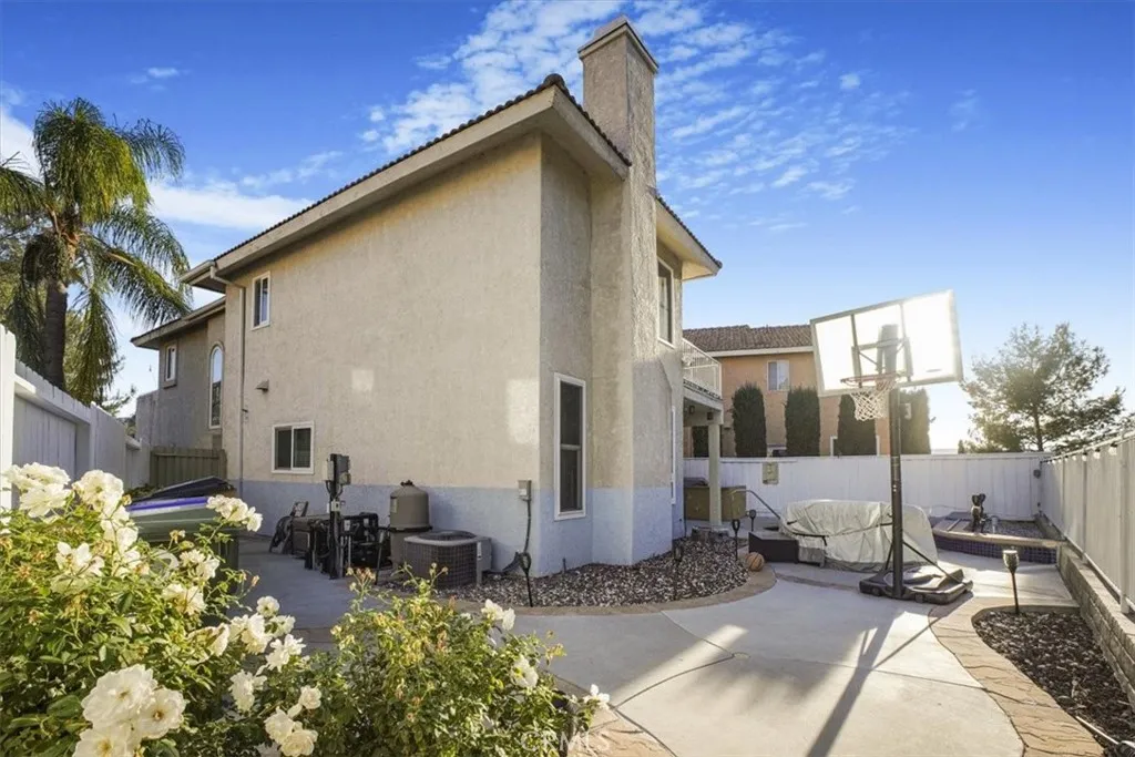 18612 Hilton Court, Canyon Country, California 91351 home-pic-2