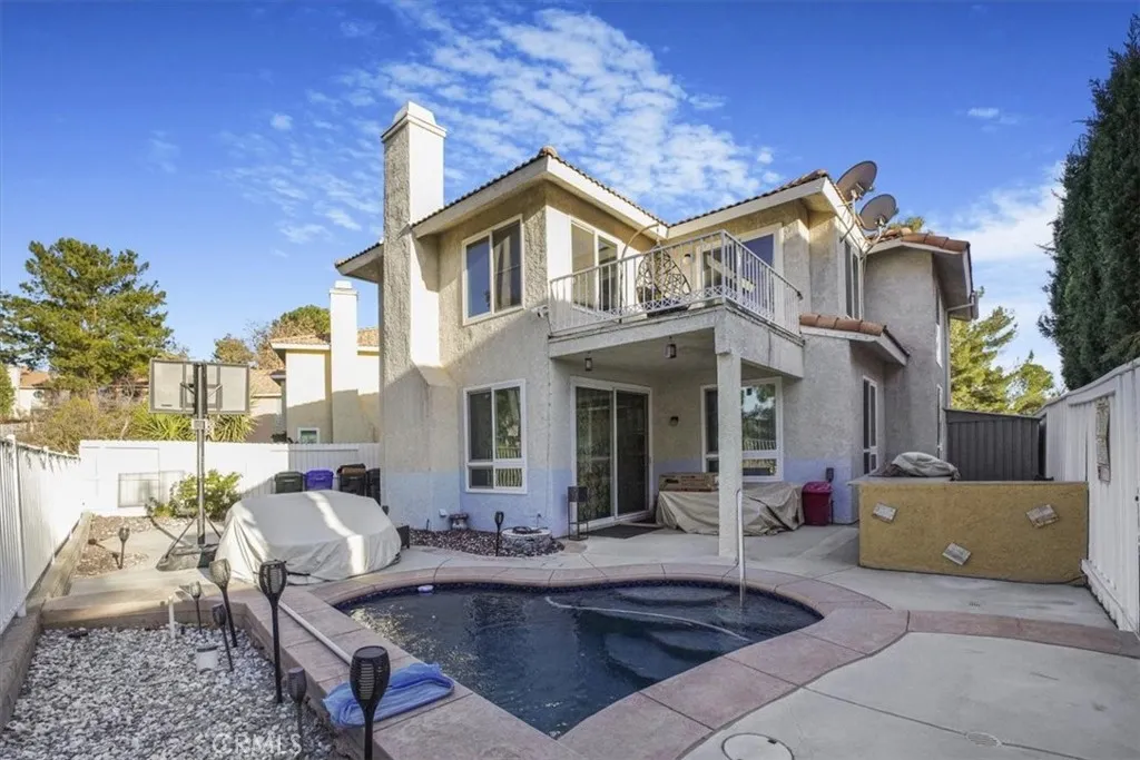 18612 Hilton Court, Canyon Country, California 91351 home-pic-1