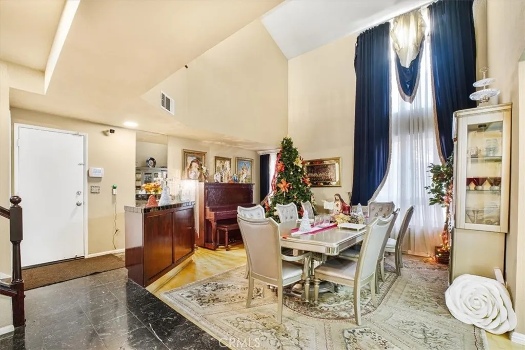 18612 Hilton Court, Canyon Country, California 91351 home-pic-5