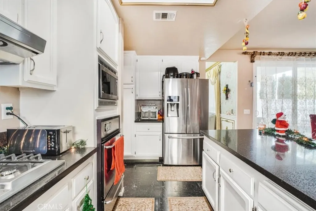 18612 Hilton Court, Canyon Country, California 91351 home-pic-10