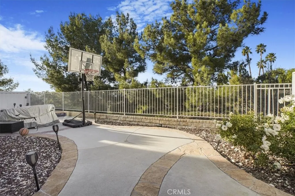 18612 Hilton Court, Canyon Country, California 91351 home-pic-4