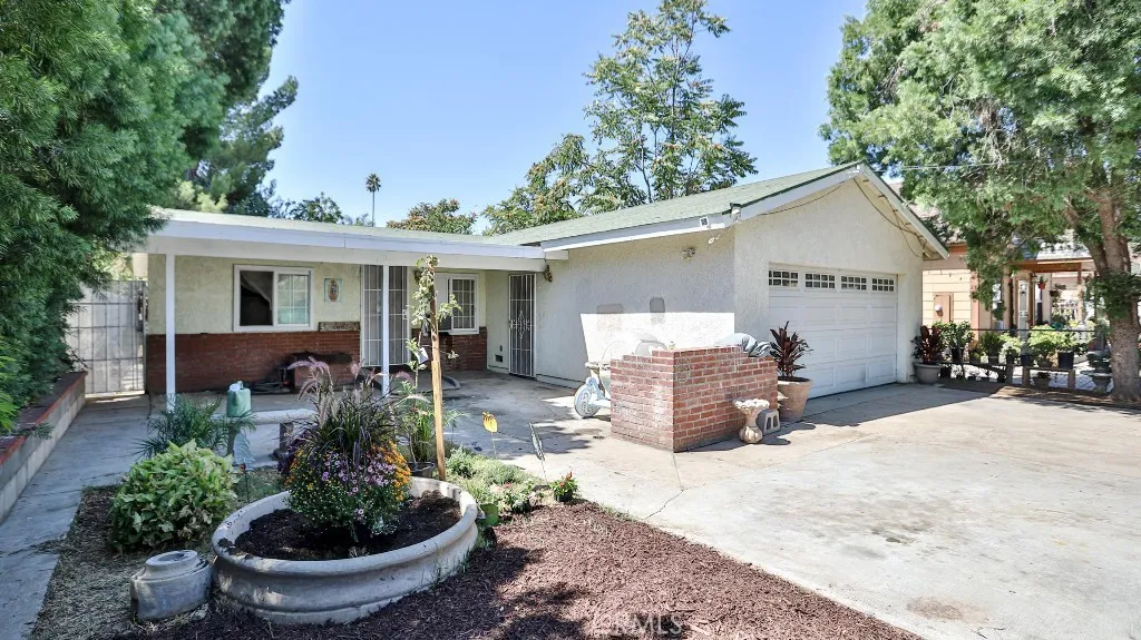 2810 11th Street, Riverside, California 92507 home-pic-3