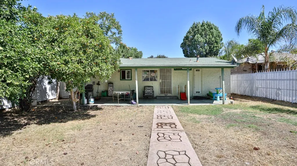 2810 11th Street, Riverside, California 92507 home-pic-17