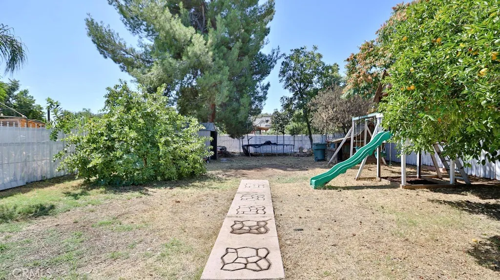 2810 11th Street, Riverside, California 92507 home-pic-16