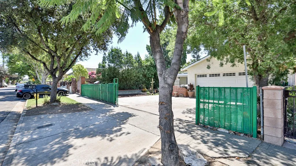 2810 11th Street, Riverside, California 92507 home-pic-1