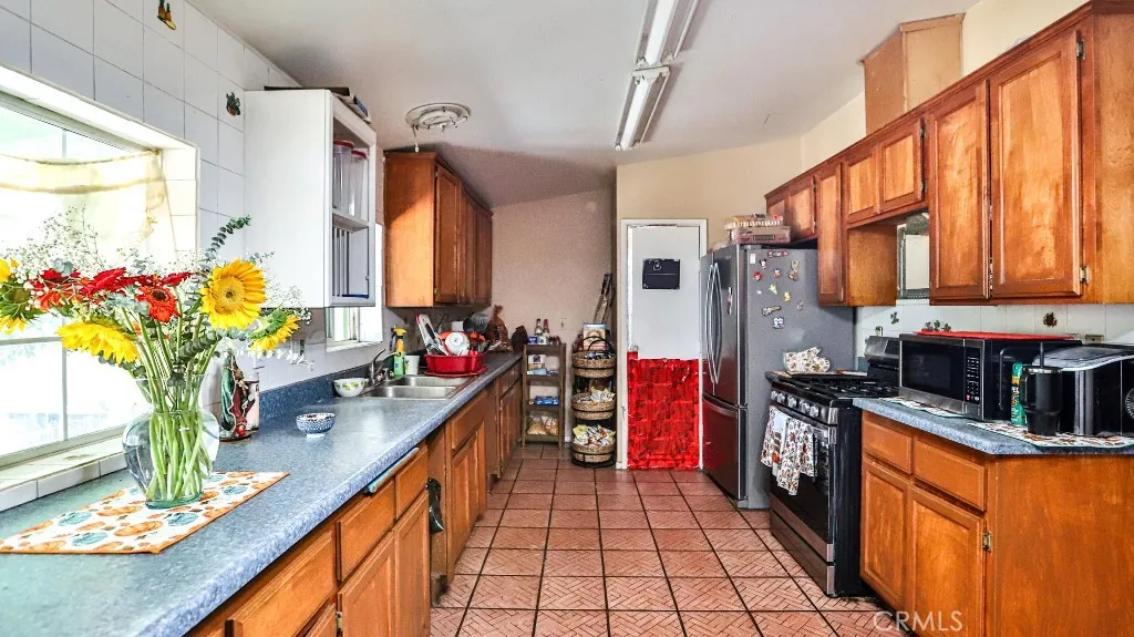 2810 11th Street, Riverside, California 92507 home-pic-6
