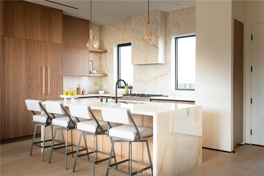 2221 West Starview Lane, Los Angeles, California 90026 home-pic-5