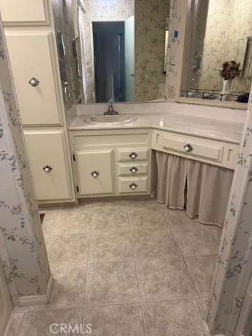 primmary bathroom