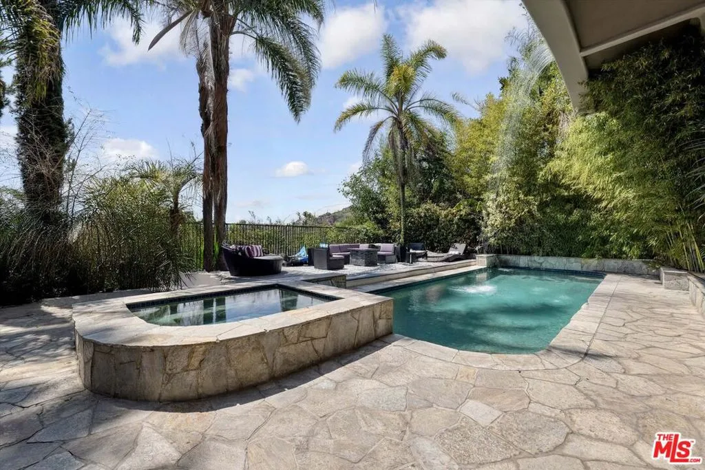 7218 Mulholland Drive, Los Angeles, California 90068 home-pic-0