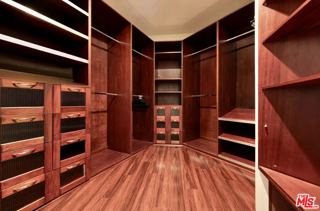 8835 Evanview Drive, Los Angeles, California 90069 home-pic-25