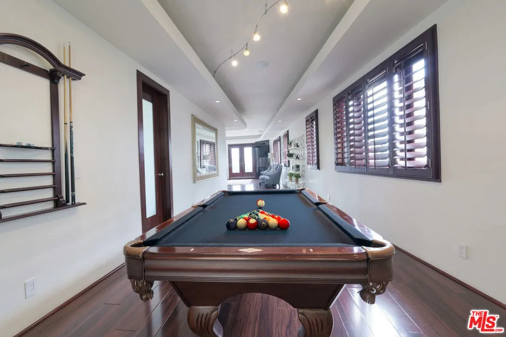 8835 Evanview Drive, Los Angeles, California 90069 home-pic-12