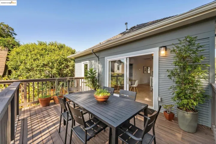 Deck with outdoor dining space
