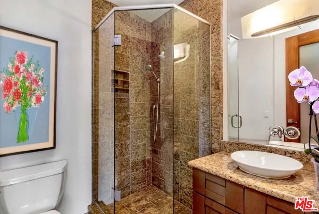 8827 Evanview Drive, Los Angeles, California 90069 home-pic-31