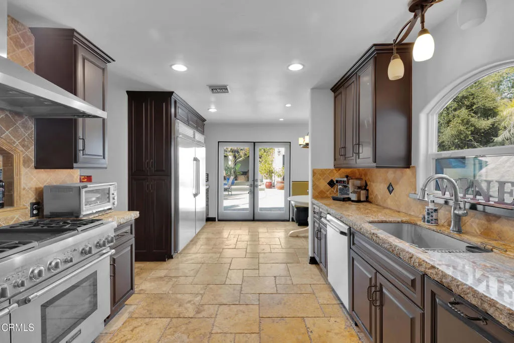 1807 Vistillas Road, Altadena, California 91001 home-pic-12