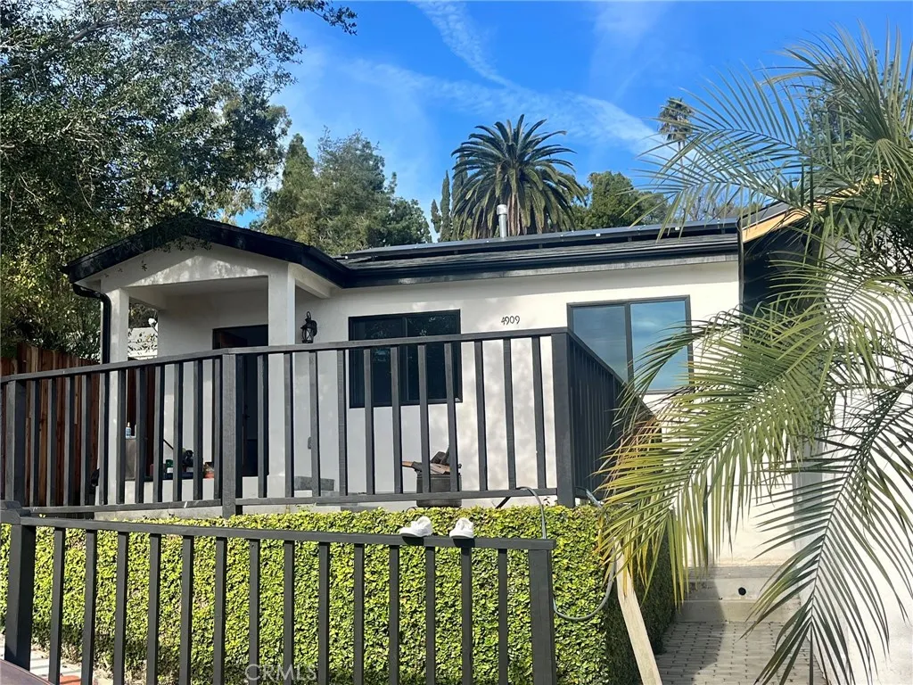 4909 Aldama, Highland Park, California 90042, 2 Bedrooms Bedrooms, ,2 BathroomsBathrooms,Residential Lease,For Rent,Aldama,DW25197849