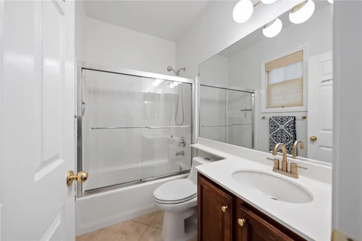 Downstairs full bathroom