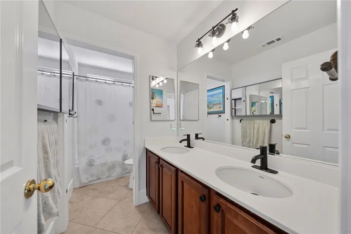 Guest Bathroom Upstairs