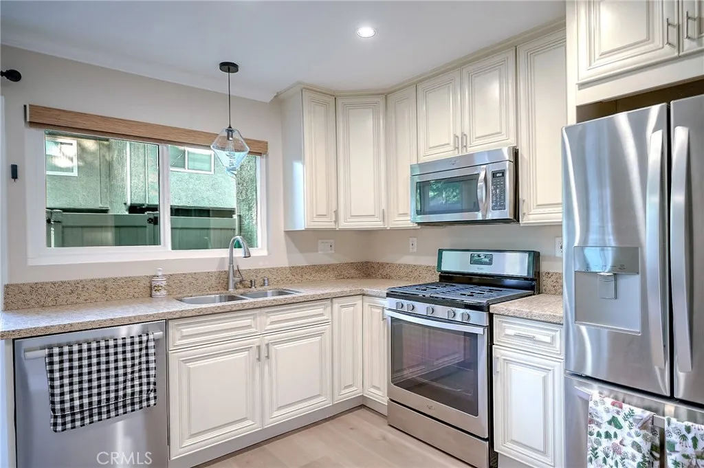 479 Serento Circle, Thousand Oaks, California 91360 home-pic-17