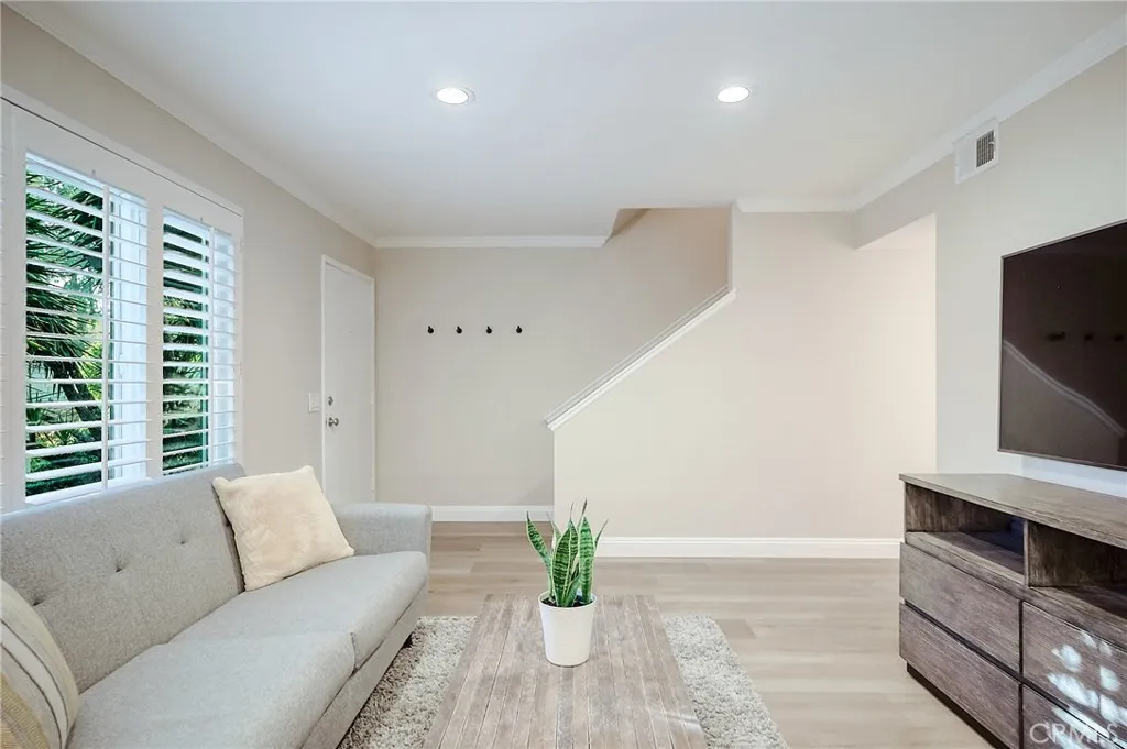479 Serento Circle, Thousand Oaks, California 91360 home-pic-10